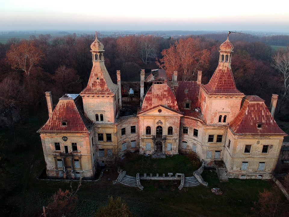 Pałac w Mańczycach - opuszczona rezydencja rodziny von Stosch na Dolnym Śląsku