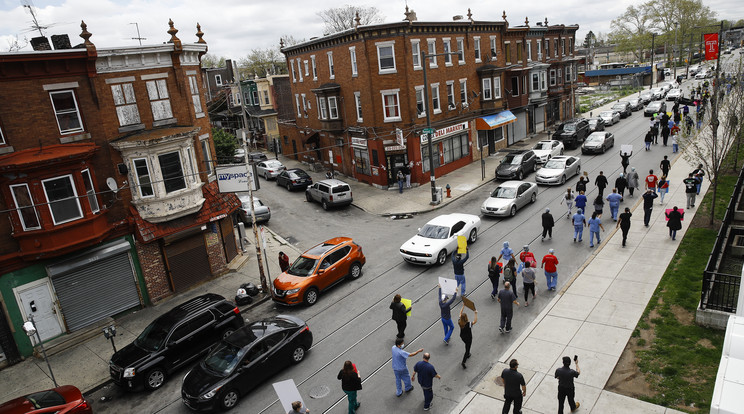 Ezúttal Philadelphiában tört ki egy lövöldözés, amelyben minimum hárman meghaltak. / Fotó: MTI/AP/Matt Rourke