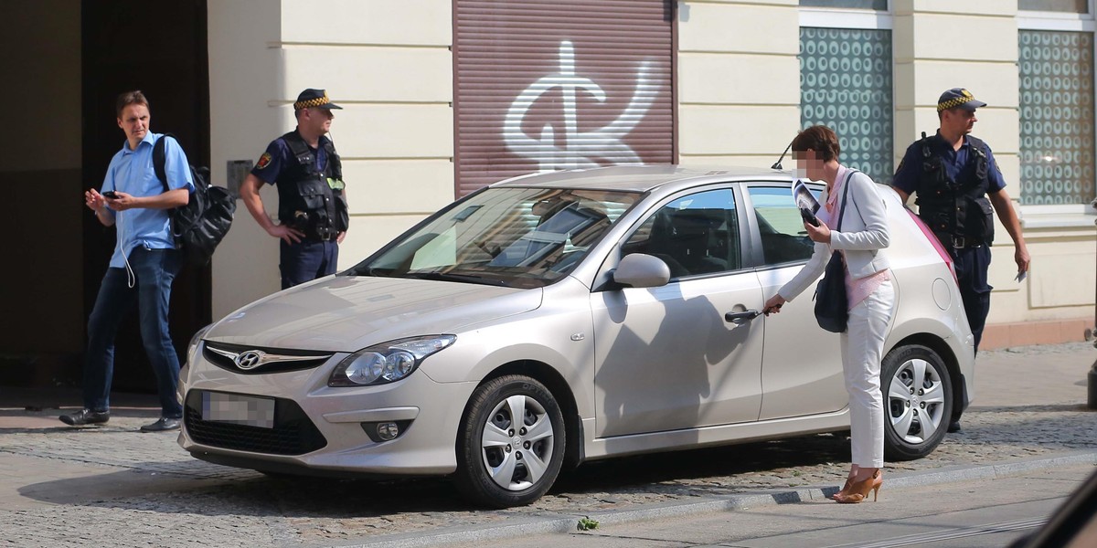 Tak parkują święte krowy w Łodzi. Na Kopernika interweniowała straż miejska