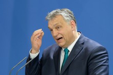 Kampania wyborcza na Węgrzech. Orban straszy wojną na tzw. „antywojennych wiecach”
