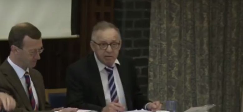 Kasty nadzwyczajnych ludzi. "Walka z układem" czy już może "walka o układ"?