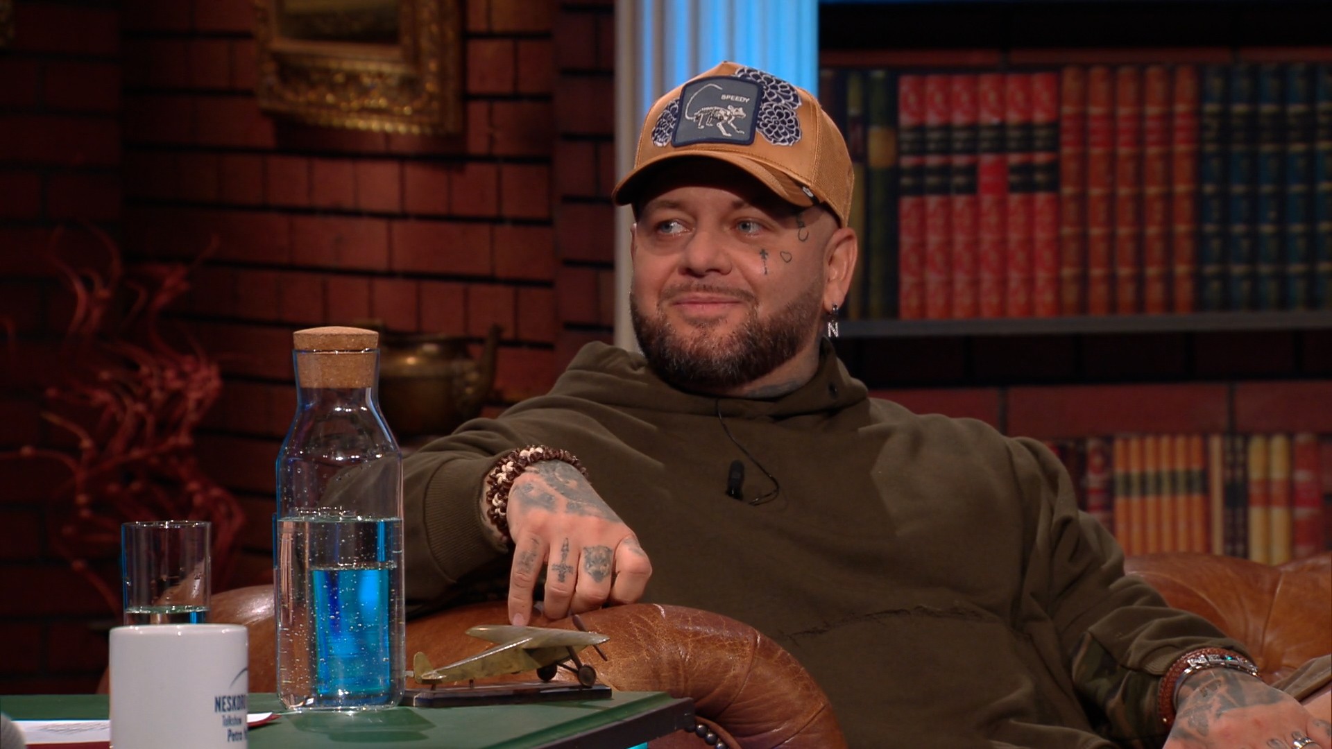 Raper Kali v talkšou Petra Marcina Neskoro večer.