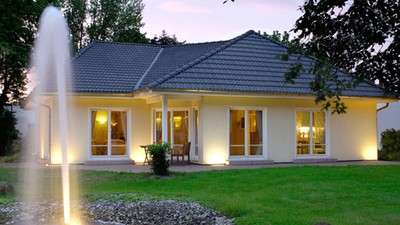 Einfamilienhaus in der Abenddmmerung