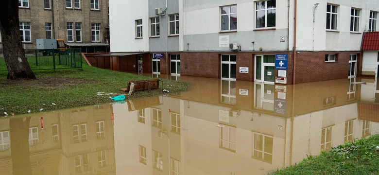 Uszkodzony wał przeciwpowodziowy w Nysie. Burmistrz wezwał do natychmiastowej ewakuacji