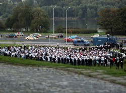 Pseudokibice Legii oskarżają policję