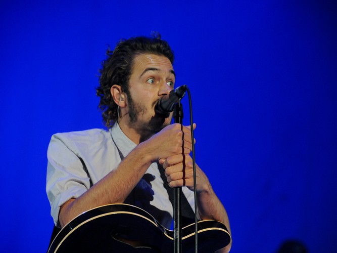 Tom Smith z brytyjskiej grupy Editors