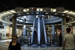 Polacy: Trochę religijni, ciut ambitni, wyluzowani i zestresowani