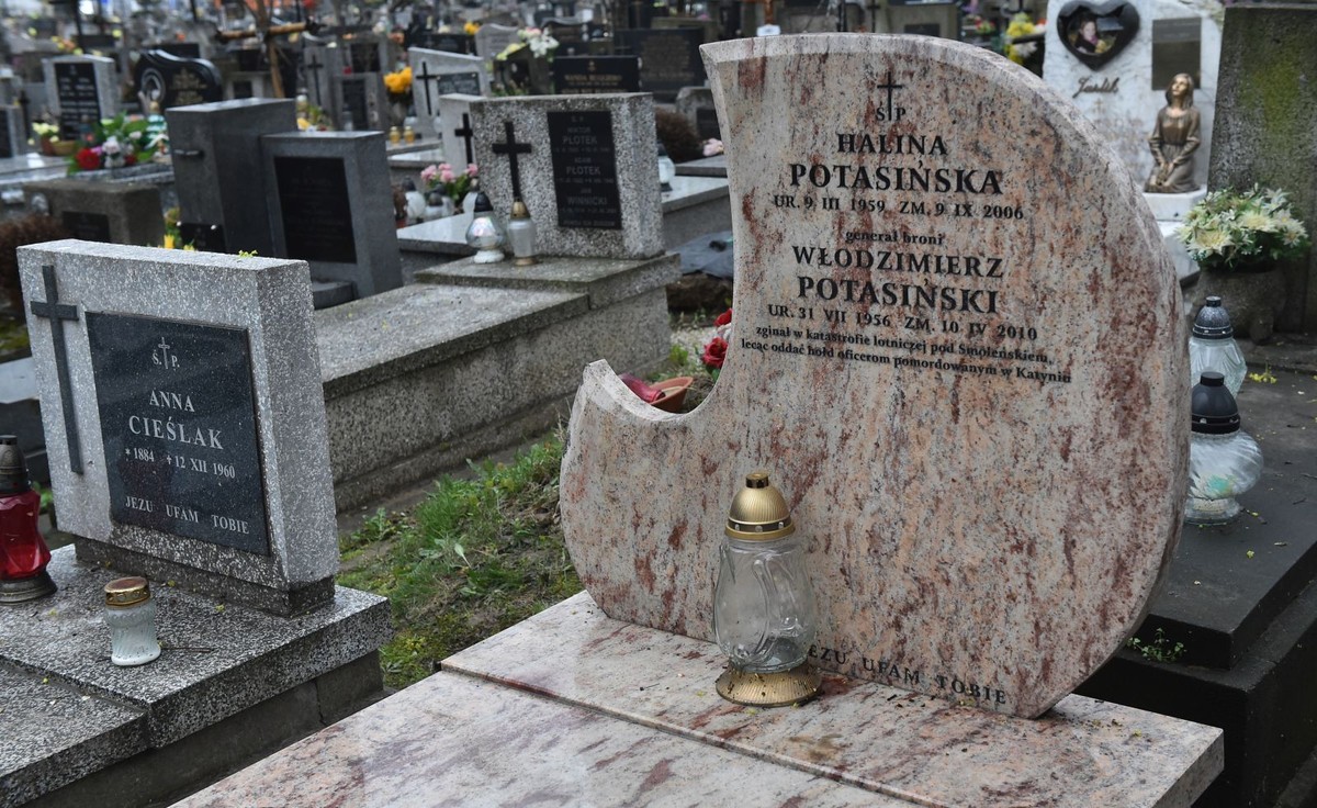 Ekshumacje rozpoczęły się w połowie listopada 2016 r. Jako pierwszych ekshumowano Lecha i Marię Kaczyńskich