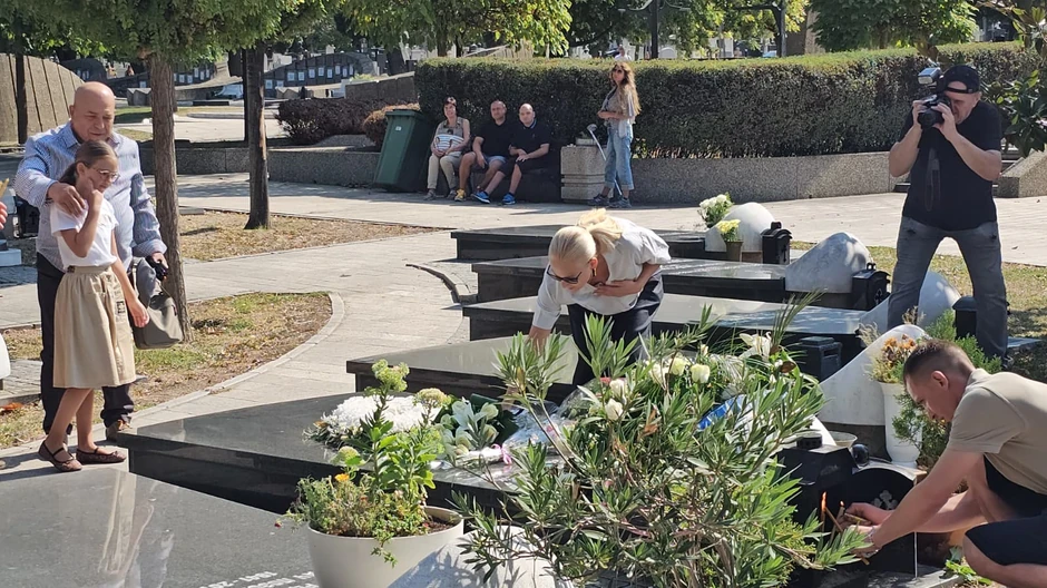 Šabanovi najmiliji na njegovom grobu povodom njegovog rođendana