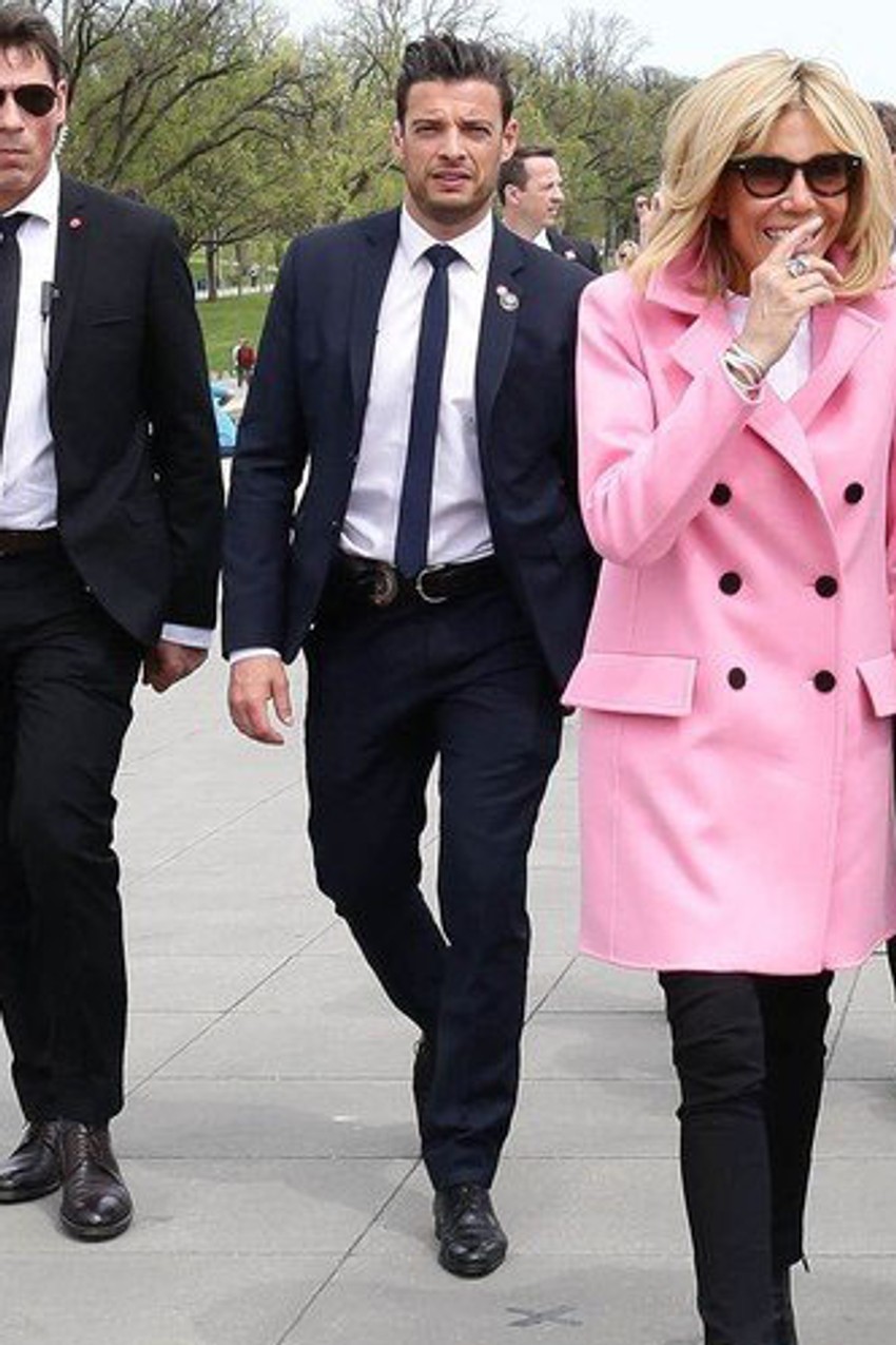 A i odelo mu je plus