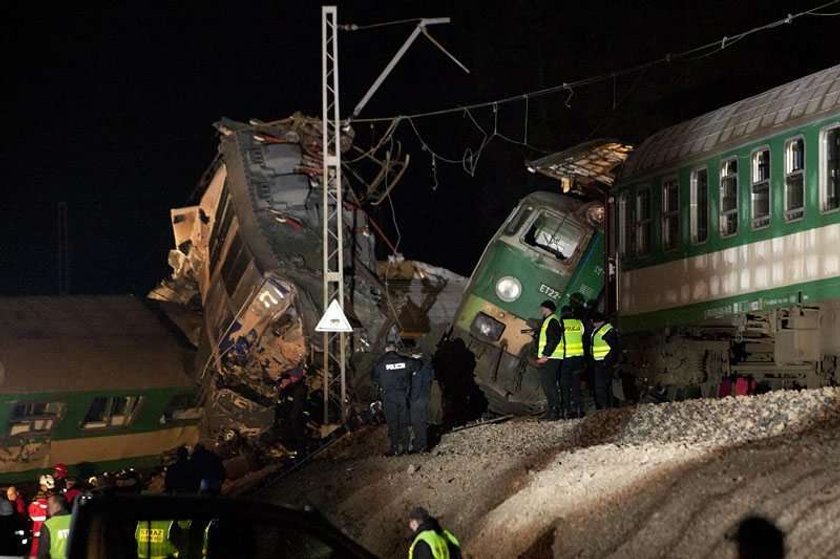 Gdzie po informacje o ofiarach zderzenia pociągów?