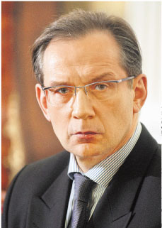 BRE Bank poinformował również, że od 1 października 2010 r., fotel prezesa zarządu banku obejmie Cezary Stypułkowski.