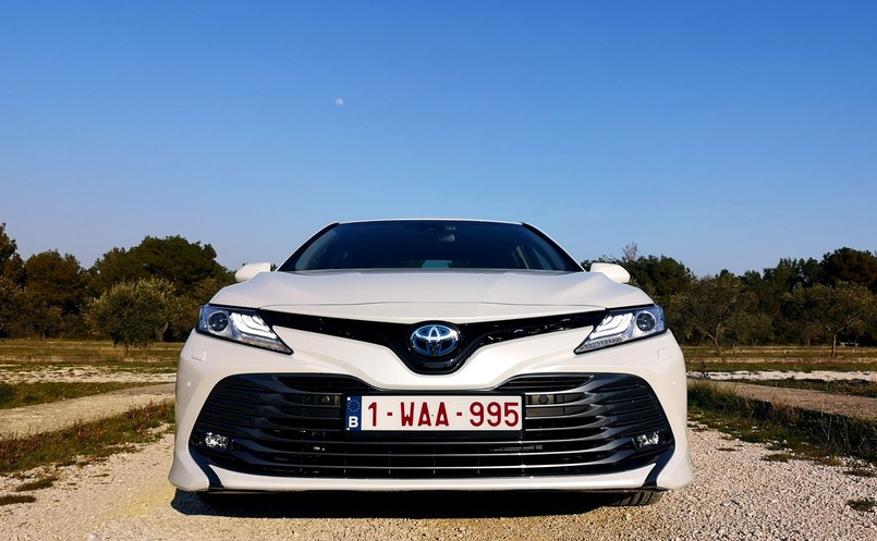 Toyota Camry 2.5 Hybrid e-CVT Executive