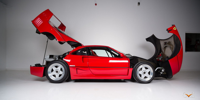 Ciekawostka z ogłoszenia: Ferrari F40 Erica Claptona