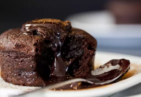 Jedzenie czekoladowego ciasta na śniadanie okazuje się mieć dobry wpływ na talię i zdrowie