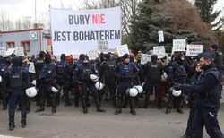 V Marsz Pamięci Żołnierzy Wyklętych w Hajnówce. Policja wynosiła Obywateli RP [WIDEO]