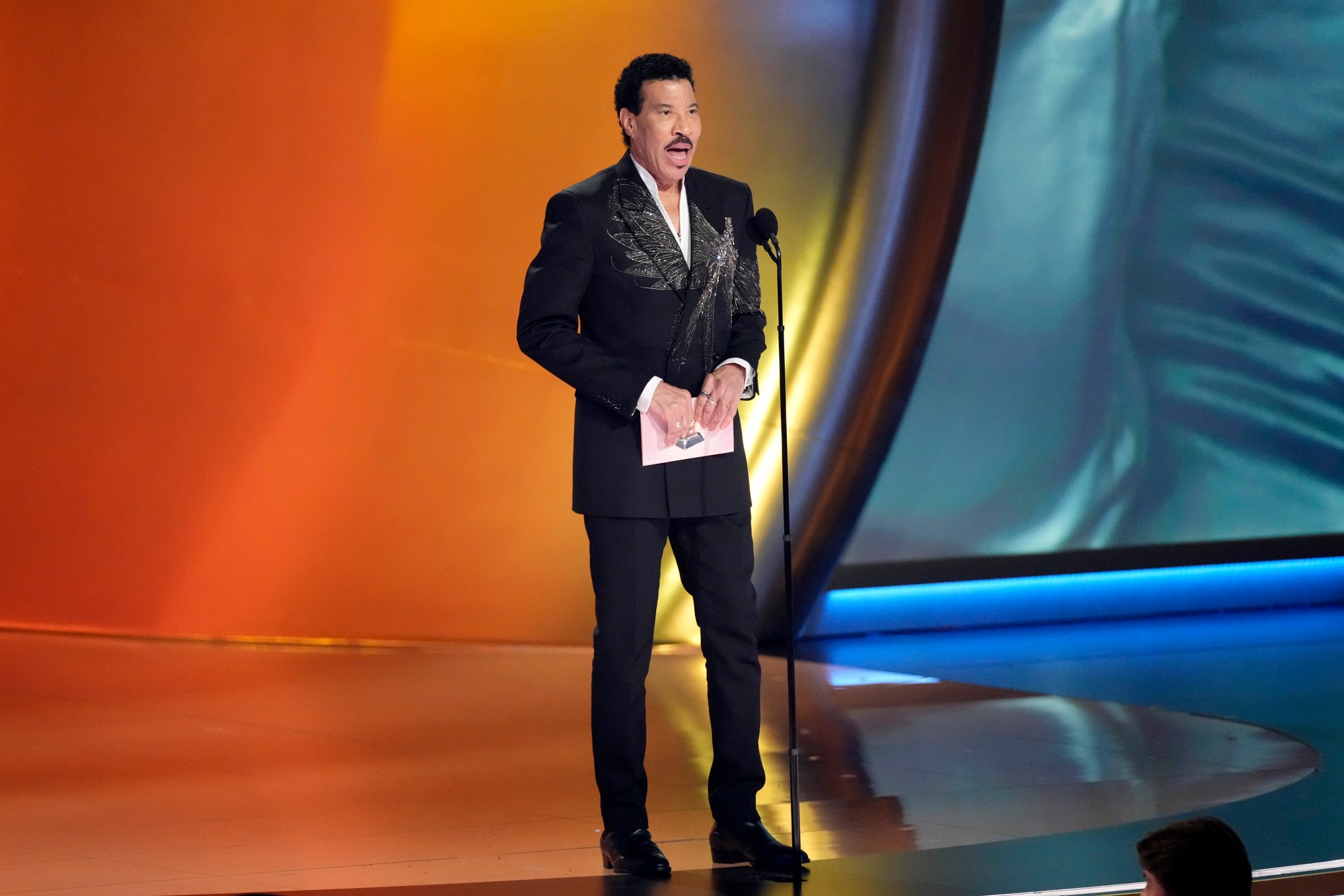 Spevák Lionel Richie.