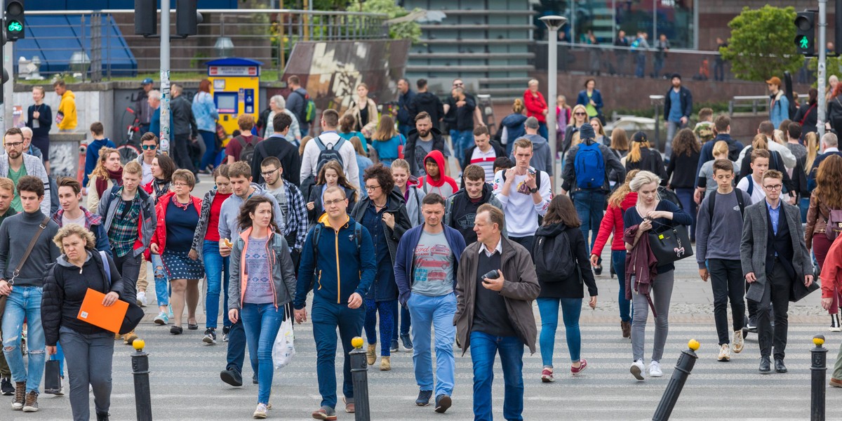 Pracownicze Plany Kapitałowe to dobrowolny i powszechny system długoterminowego oszczędzania. Do programu może przystąpić każdy zatrudniony, który podlega obowiązkowo ubezpieczeniom emerytalnym i rentowym.