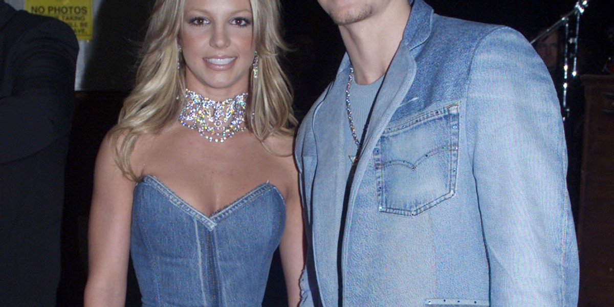 Britney Spears and Justin Timberlake from 2001, proving that you should not keep jeans from 2001.