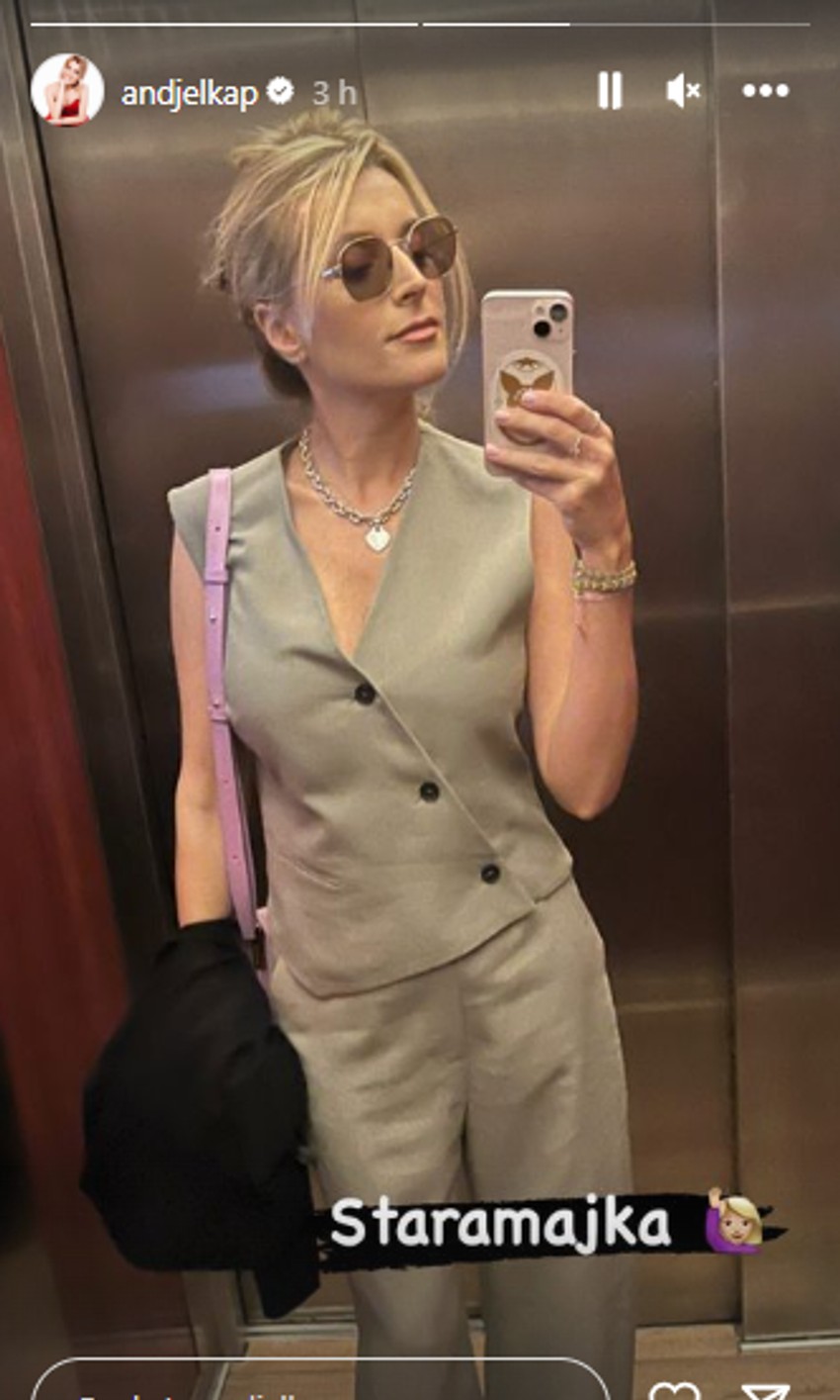 Anđelka Prpić nakon porođaja pozirala u liftu