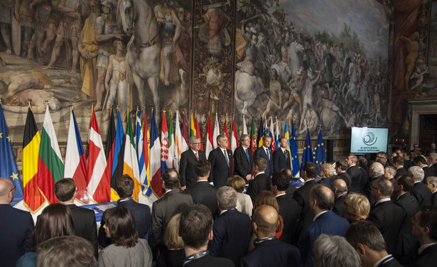 W apelu opublikowanym m.in. przez dziennik „Le Figaro” Jean-Pierre Chevenement, były socjalistyczny minister prezydenta Francoisa Mitterranda, stwierdza: „ponadnarodowość europejska poniosła fiasko, zaufajmy narodom”