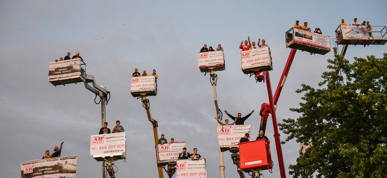 Kibice Motoru Lublin wynajęli 18 dźwigów, by obejrzeć mecz swojej drużyny
