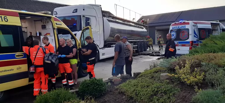 Czterej mężczyźni leżeli nieprzytomni w cysternie. Interweniował śmigłowiec LPR