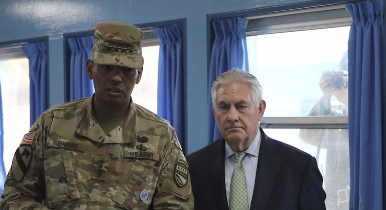 Rex Tillerson with US Gen. Vincent K. Brooks