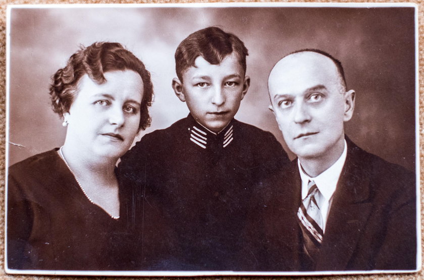 Major Bronisław Mraczek z rodzicami