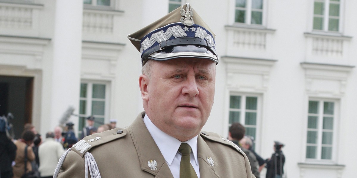 Gen. Pacek broni Jaruzelskiego i Kiszczaka?