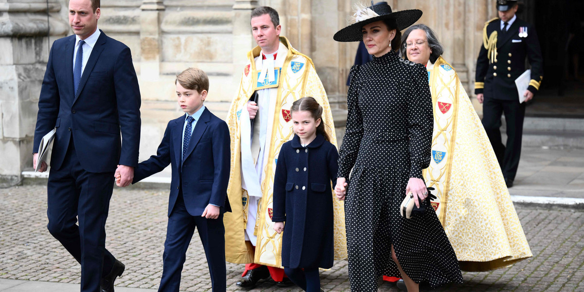 Księżniczka Charlotte ma już siedem lat. Kate pokazała jej najnowsze zdjęcia. Do kogo jest podobna?