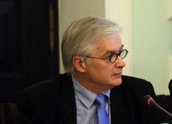 Cimoszewicz boi się zmian w konstytucji według PiS. "Tam są takie rzeczy, że włos się na głowie jeży"