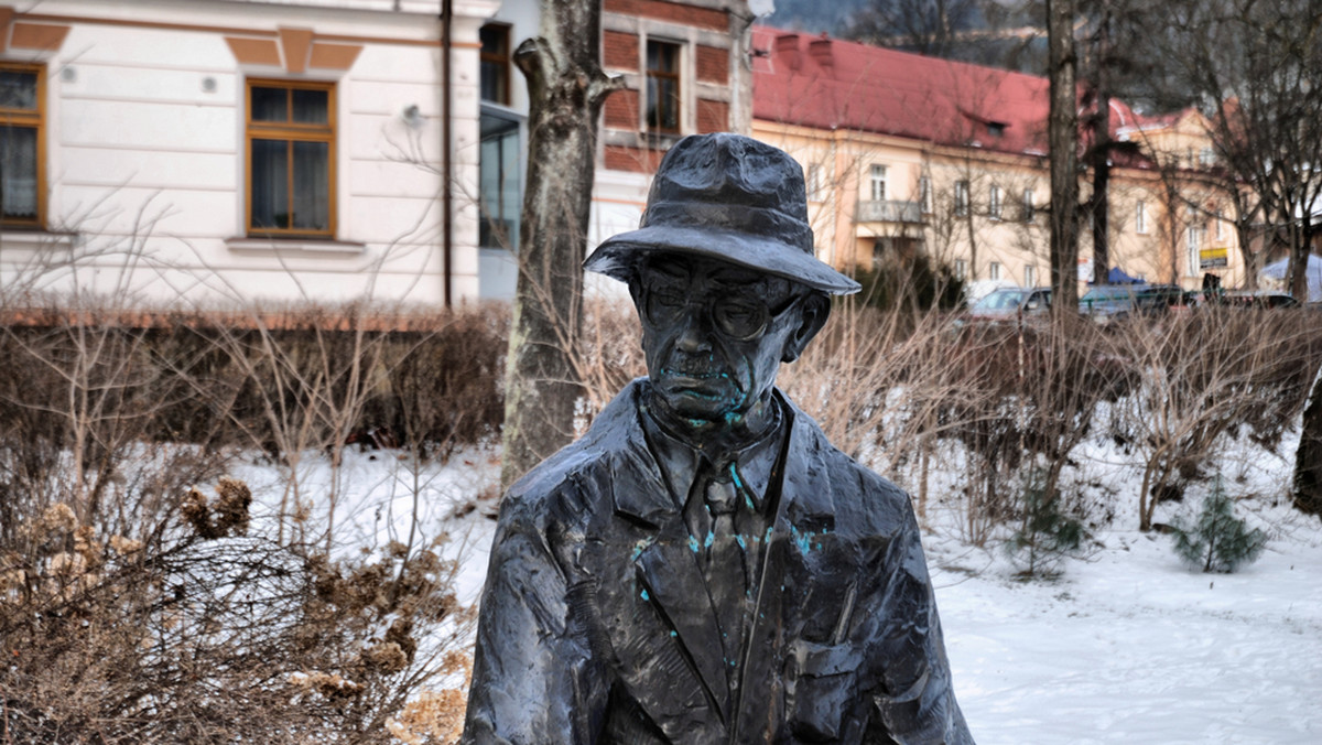 Prawie sto prac malarza prymitywisty Nikifora można do końca kwietnia oglądać w Muzeum Podkarpackim w Krośnie (Podkarpackie). W środę otwarto tam wystawę "Nikifor malarz, Nikifor artysta".