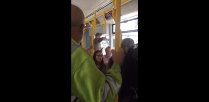 Atak w tramwaju. Ludzie obronili ich przed rasistami!