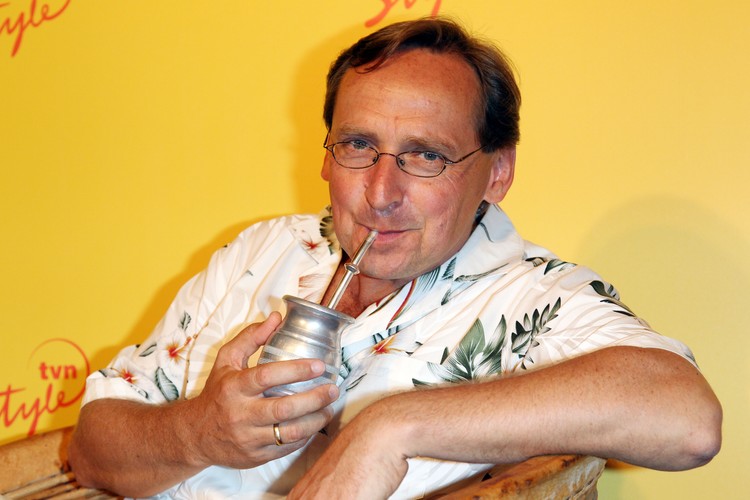 <b>Wojciech Cejrowski też skazany</b>
<br>
<br>
W 1999 Wojciech Cejrowski został skazany wyrokiem sądu na karę grzywny w wysokości 3 tys. złotych za słowa skierowane pod adresem prezydenta RP Aleksandra Kwaśniewskiego, które sąd uznał za znieważające głowę państwa.
<br>
<br>
Cejrowski mówił o Kwaśniewskim między innymi, że jest 