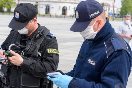 Ruszają specjalne kontrole maseczek. Policja ostrzega: może być gorzej niż 500 zł mandatu