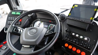 bezpieczeństwo w transporcie publicznym. jak nowe systemy zmieniają pr