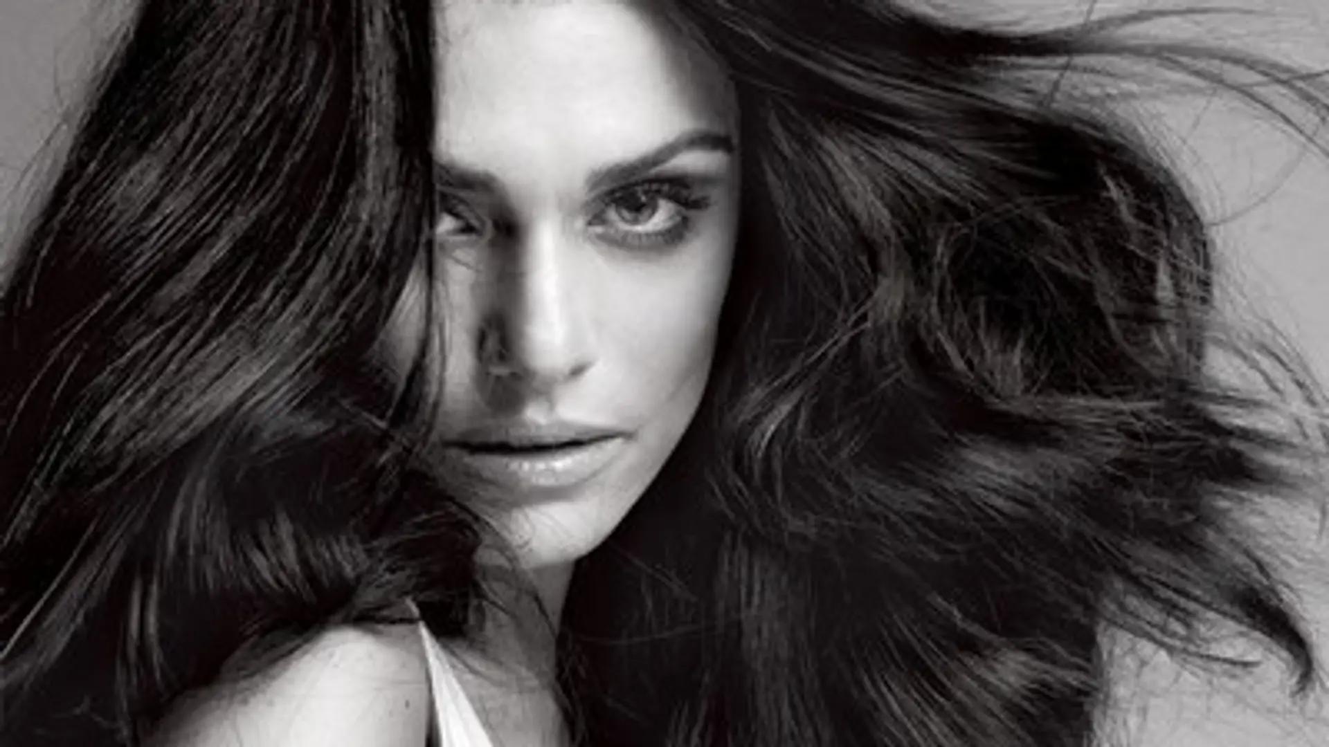 Rachel Weisz nową twarzą L’Oréal