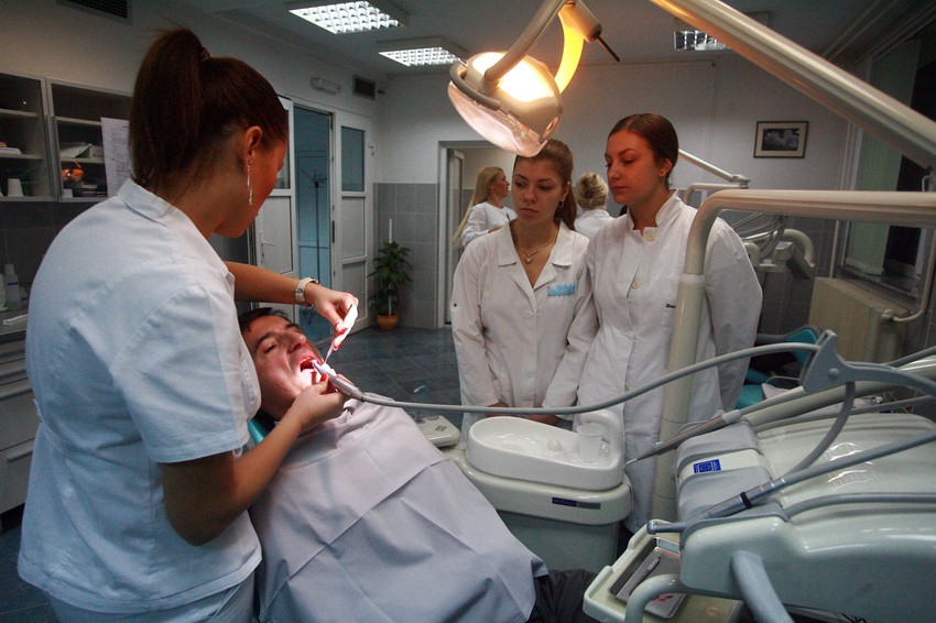 Mladim stomatolozima najteže