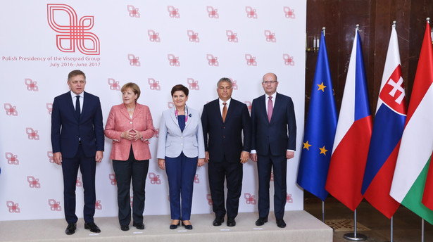 Beata Szydło, kanclerz Niemiec Angela Merkel, premier Słowacji Robert Fico, premier Czech Bohuslav Sobotka i premier Węgier Viktor Orban