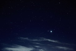 Już dziś spektakularna koniunkcja Księżyca z Jowiszem. Koniecznie popatrz w niebo