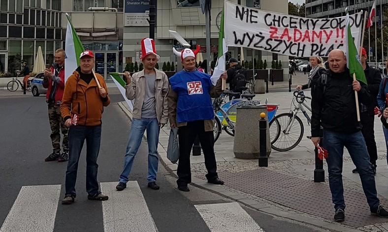 Protest ZPW "TARCZA". Ryszard Stefan trzeci od lewej