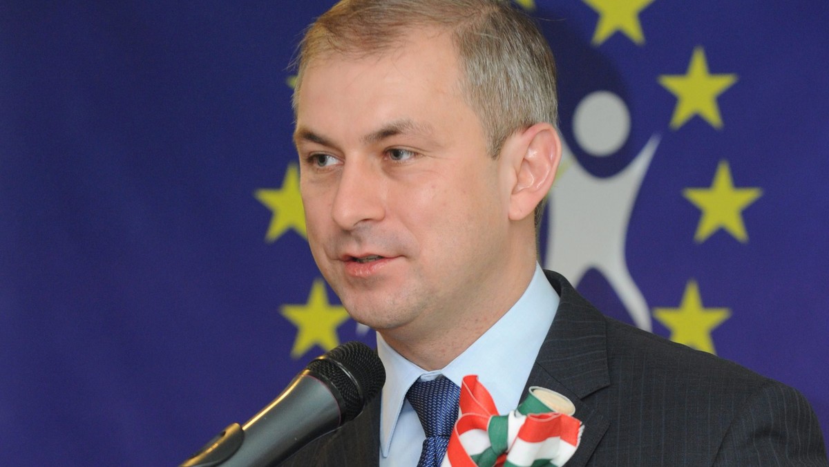 Zdaniem przewodniczącego SLD Grzegorza Napieralskiego przejęcie na pół roku przez Polskę przewodnictwa w Radzie Unii Europejskiej to dla nas najważniejszy moment ostatnich lat. Grzegorz Napieralski powiedział w radiowej Trójce, że pierwszym takim momentem było wprowadzenie naszego kraju do Unii Europejskiej. Lider SLD zwraca uwagę, ze w trakcie przewodnictwa rząd powinien dbać o interesy Polski, ale nie powinien tego robić "z przesadą".