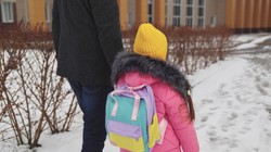 Szkoły i przedszkola zamknięte z powodu śnieżycy. Te samorządy już zdecydowały