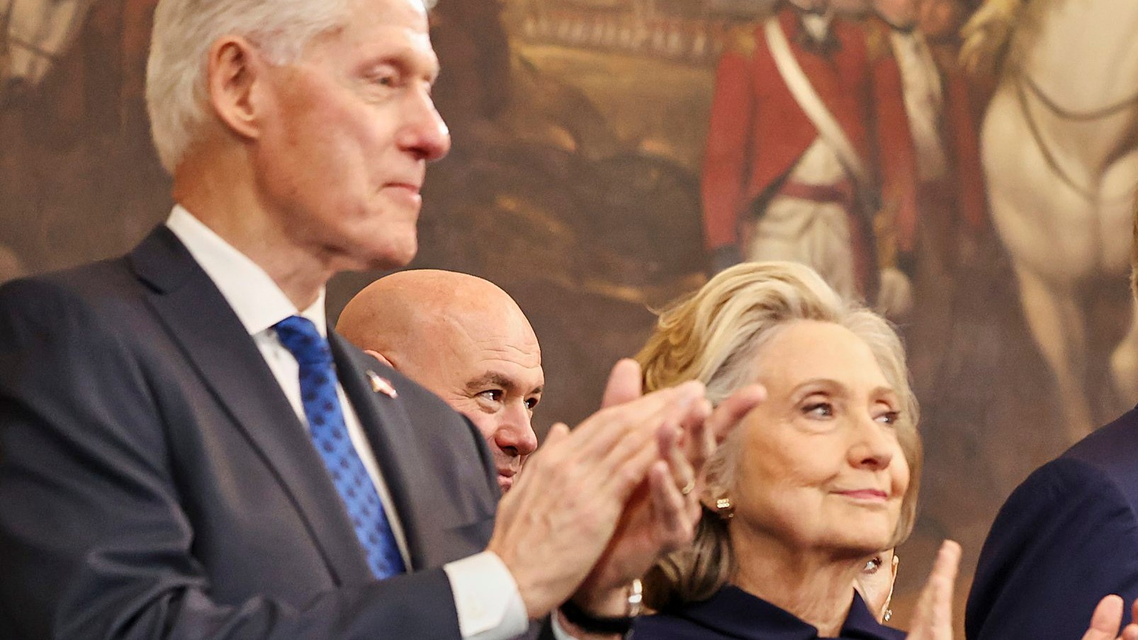 Bývalý prezident Bill Clinton a jeho manželka,  bývalá ministerka zahraničných vecí Hillary Clinton.