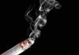 Warszawa: od dzisiaj zakaz palenia na przystankach i placach zabaw