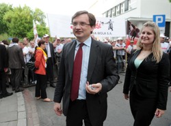 Ziobro rusza werbować wyborców. Do zakrystii...