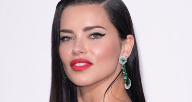 A legdrámaibb szett: Adriana Lima végzet asszonyaként érkezett Cannes-ba