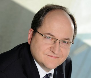 Dentons kontynuuje współpracę z kluczowymi prawnikami