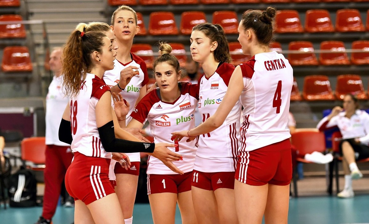 Radość Polek po zwycięskim meczu